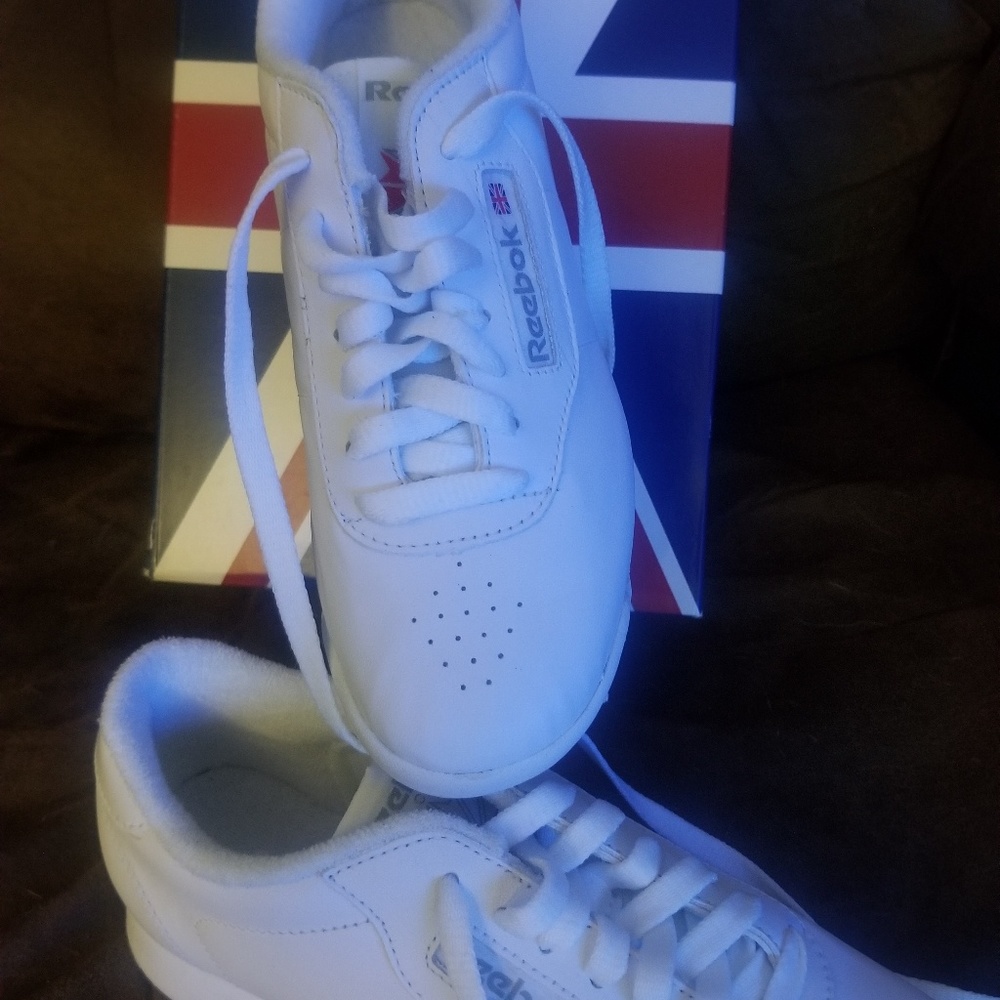 Reebok  classic tennis shoes